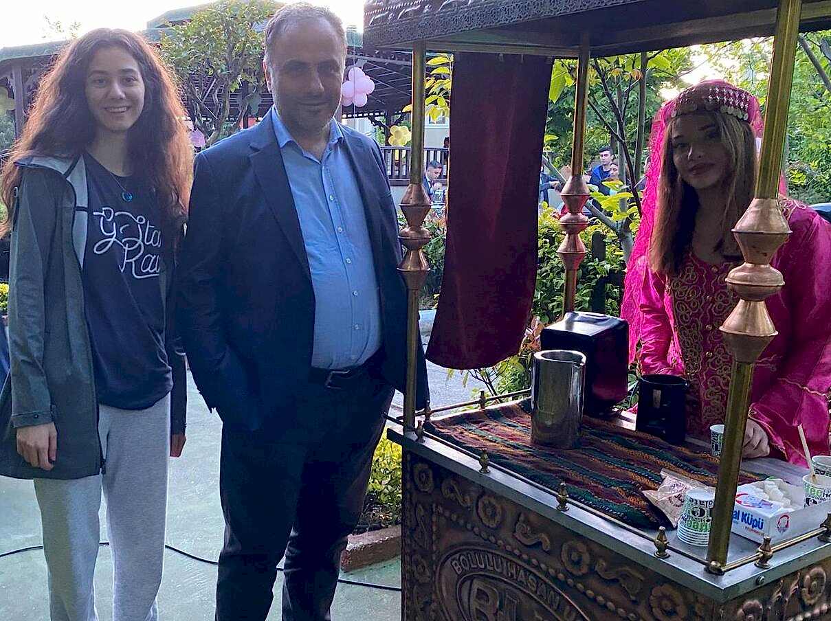 Kahveci Güzeli Kiralama Hizmeti